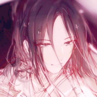 老人烧杨絮险些点着全村